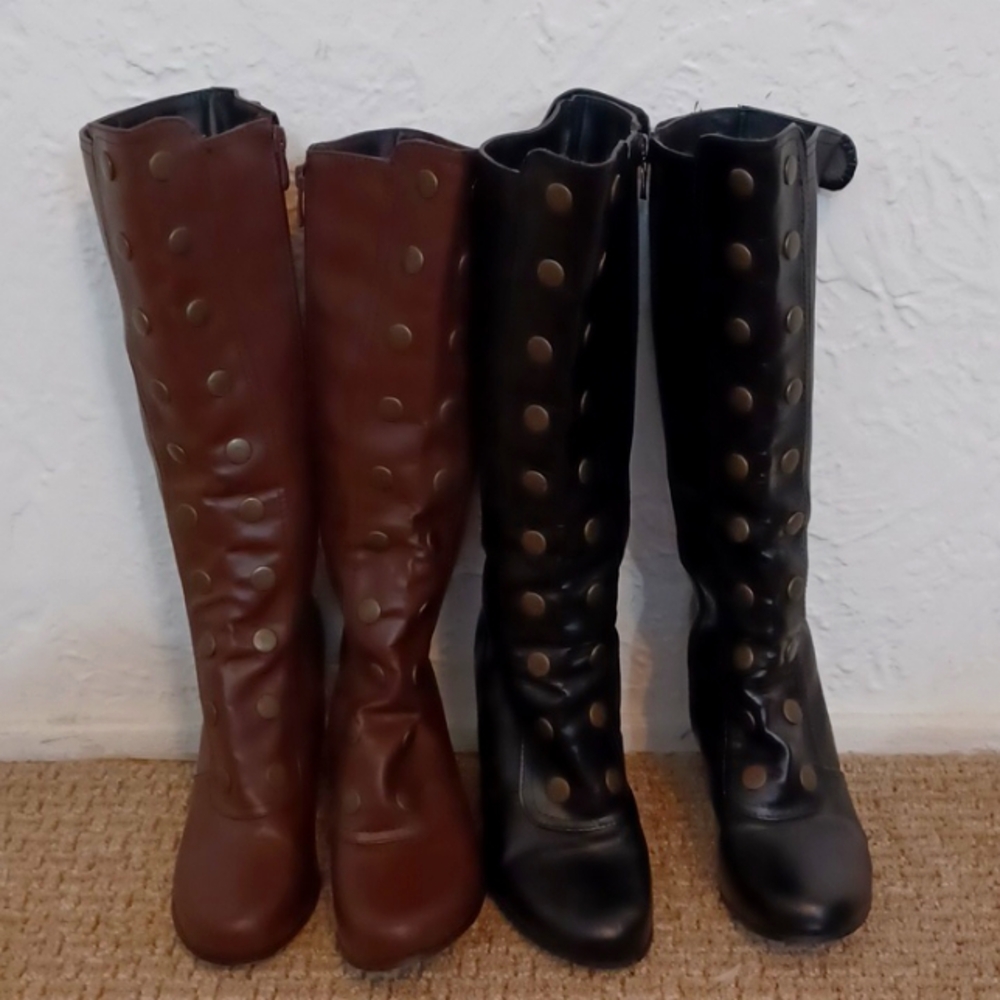 SOLD. SOLD. Thank you :)Bundle  2 pairs of Boots 👢 👢
